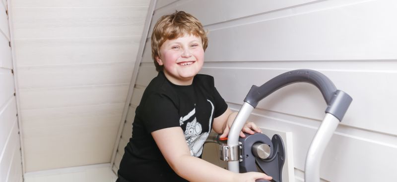 Barn med cerebral pares - Rollator i trappa - Trapprollatorn AssiStep